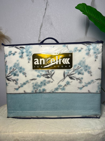 Sábanas de coralina Ankeli con flores azules