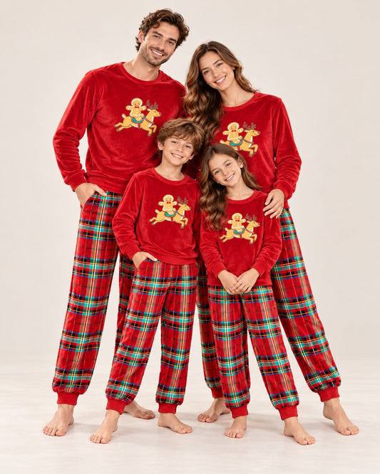 Pijamas de Navidad familiares de terciopelo rojo con muñeco de jengibre